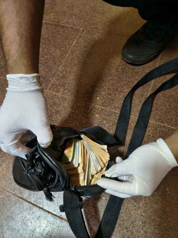 Puerto Esperanza: dos jóvenes fueron detenidos con cocaína y más de $574 mil en efectivo 2 Puerto Esperanza - Jovenes