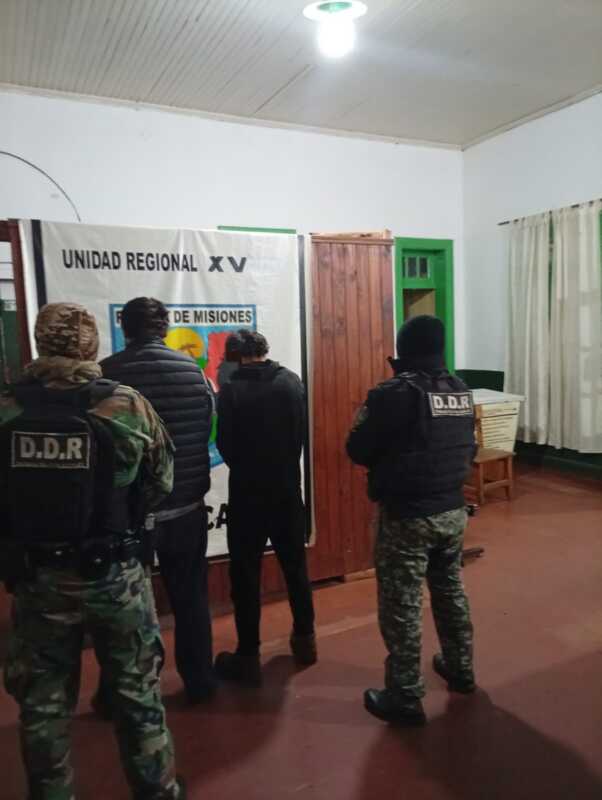 Demoraron a dos hombres que transportaban unos 70 rollos de madera sin documentación en Caraguatay 2 WhatsApp Image 2026 10 26 at 16.23.58 - 1