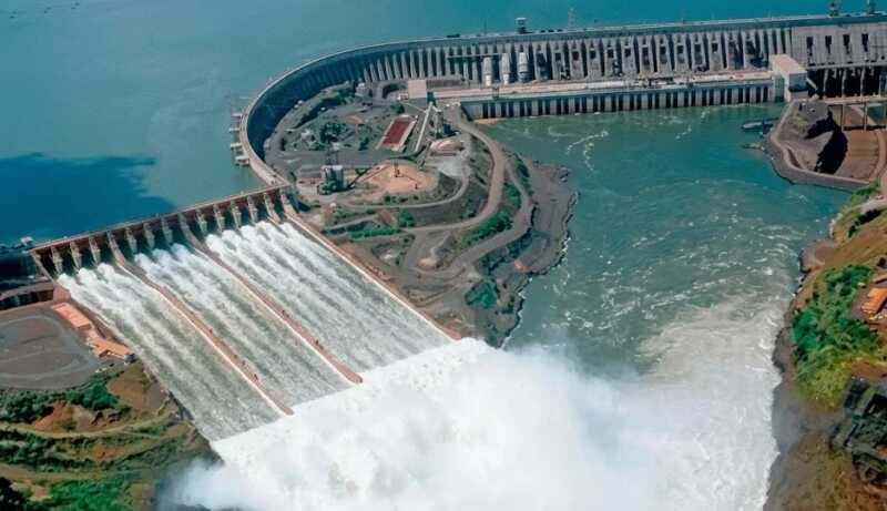 Itaipu abrió sus vertederos