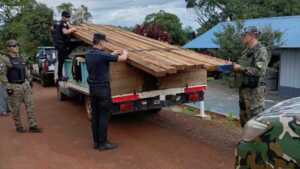 Secuestraron una camioneta con madera nativa