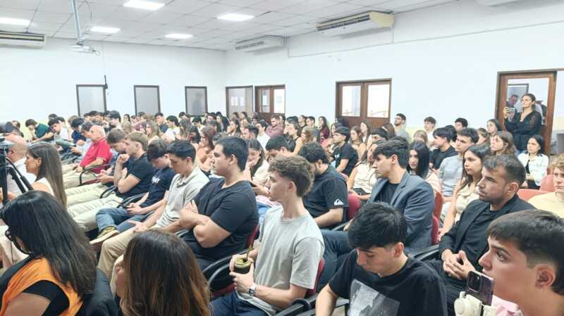 La UGD realizó las primeras Jornadas de Ciencias Económicas y Empresariales en Posadas 2 La UGD apuesta a conectar a estudiantes con empresarios y referentes del sector productivo