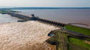 El río Paraná comienza a estabilizarse y Yacyretá prevé un descenso gradual para el fin de semana Yacyretá río paraná