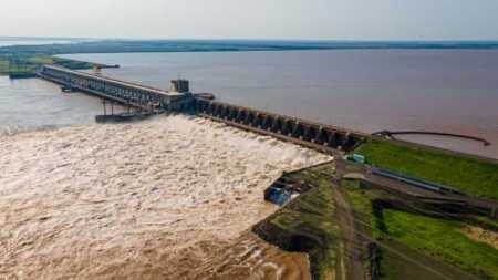 El río Paraná comienza a estabilizarse y Yacyretá prevé un descenso gradual para el fin de semana Yacyretá río paraná