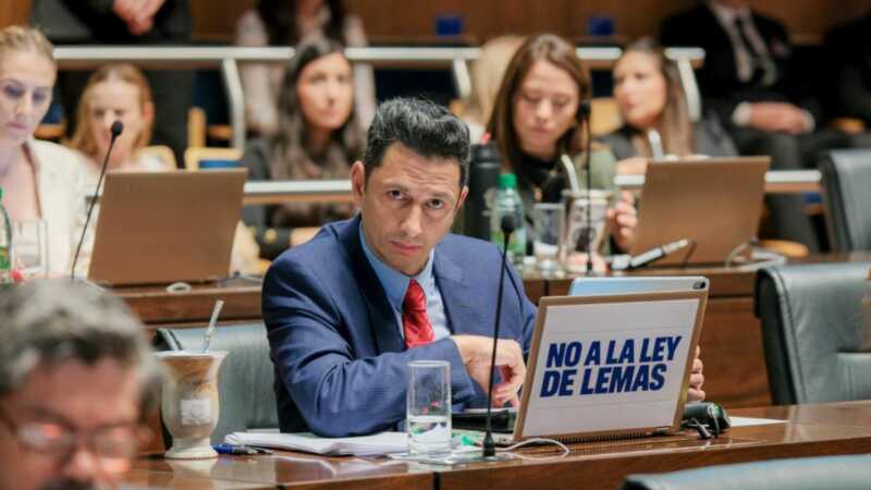 Adrián Núñez denunció persecusión política contra un docente y apuntó contra el titular del SPEPM Adrián Núñez denunció persecusión política contra un docente y apuntó contra el titular del SPEPM