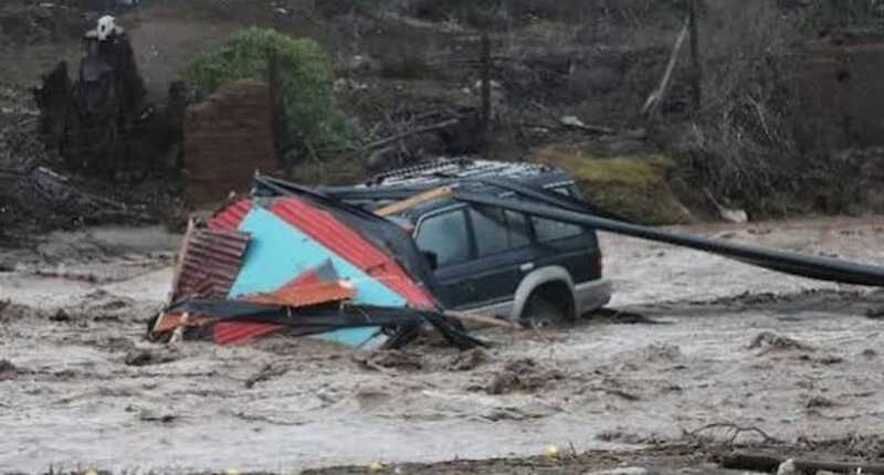 Chile: un aluvión arrastró autos y colectivos en Santiago y dejó más de mil evacuados chile3 - 2